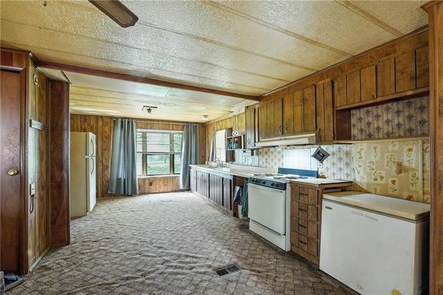 7129 SE Cannon Ball Road, Holt, MO 64048