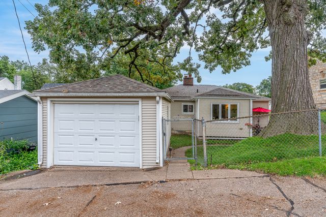 2226 Warren Street, Davenport, IA 52804