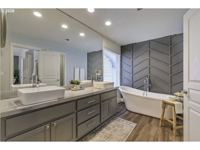 2084 Se 48TH Ave, Hillsboro, OR 97123