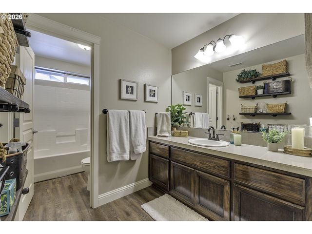 2084 Se 48TH Ave, Hillsboro, OR 97123