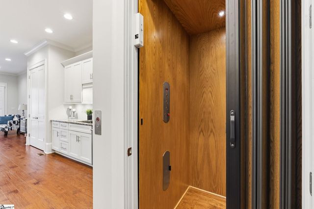 100 S Hudson Street, Greenville, SC 29601