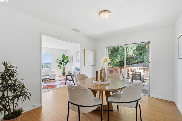 6914 Outlook Ave, Oakland, CA 94605