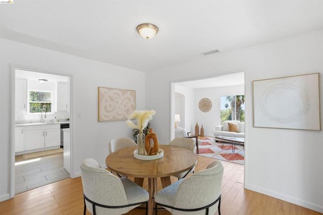 6914 Outlook Ave, Oakland, CA 94605