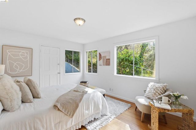 6914 Outlook Ave, Oakland, CA 94605