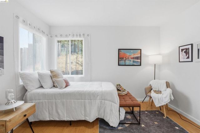 6914 Outlook Ave, Oakland, CA 94605