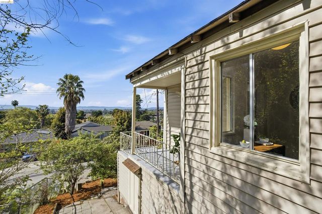 6914 Outlook Ave, Oakland, CA 94605