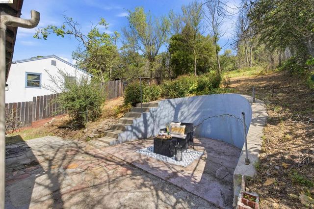 6914 Outlook Ave, Oakland, CA 94605