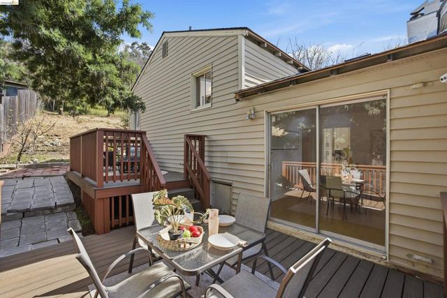 6914 Outlook Ave, Oakland, CA 94605