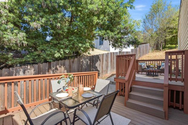 6914 Outlook Ave, Oakland, CA 94605