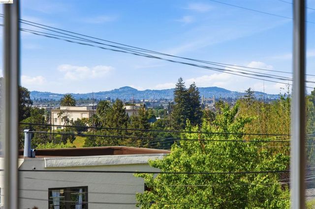 6914 Outlook Ave, Oakland, CA 94605