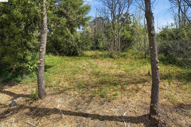 6914 Outlook Ave, Oakland, CA 94605