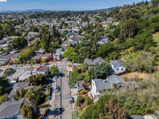 6914 Outlook Ave, Oakland, CA 94605
