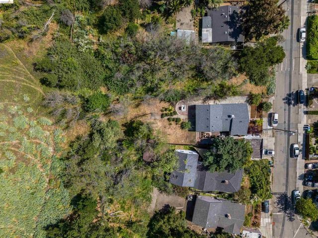 6914 Outlook Ave, Oakland, CA 94605