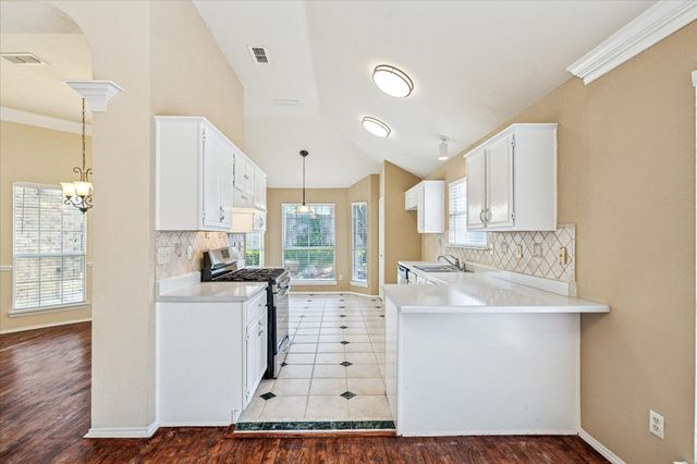 5219 Tennis Villa Drive, Arlington, TX 76017