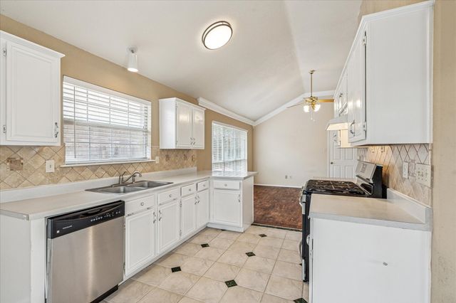 5219 Tennis Villa Drive, Arlington, TX 76017