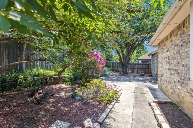 5219 Tennis Villa Drive, Arlington, TX 76017