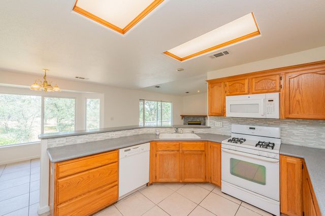 188 Woodcliff Drive, Redding, CA 96003
