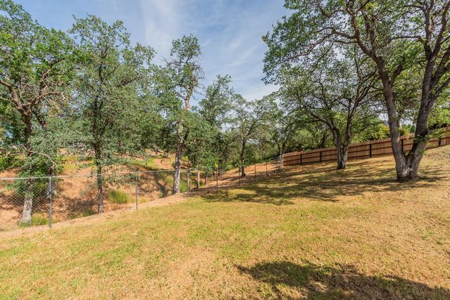 188 Woodcliff Drive, Redding, CA 96003