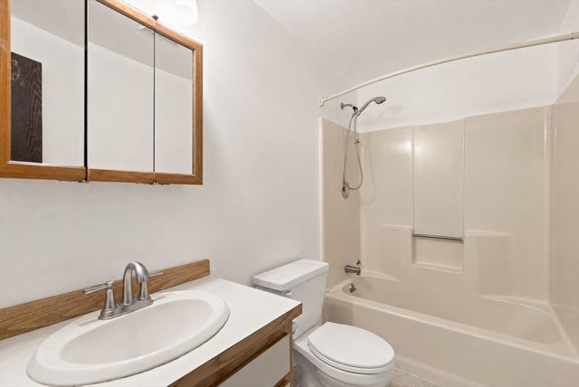 1510 Skyline Dr 12, Lowell, MA 01854