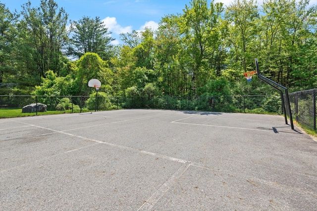 1510 Skyline Dr 12, Lowell, MA 01854