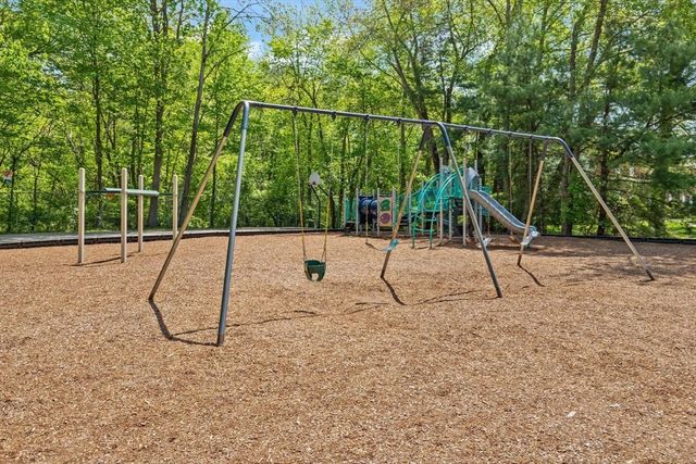1510 Skyline Dr 12, Lowell, MA 01854