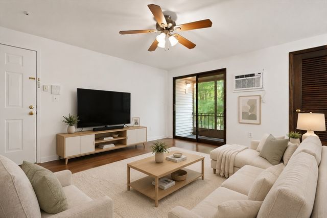 1510 Skyline Dr 12, Lowell, MA 01854
