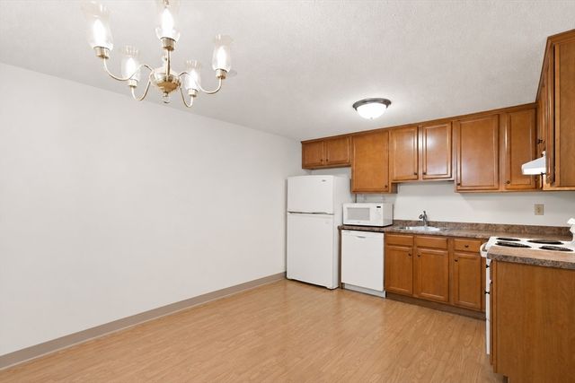 1510 Skyline Dr 12, Lowell, MA 01854