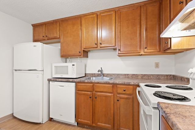 1510 Skyline Dr 12, Lowell, MA 01854