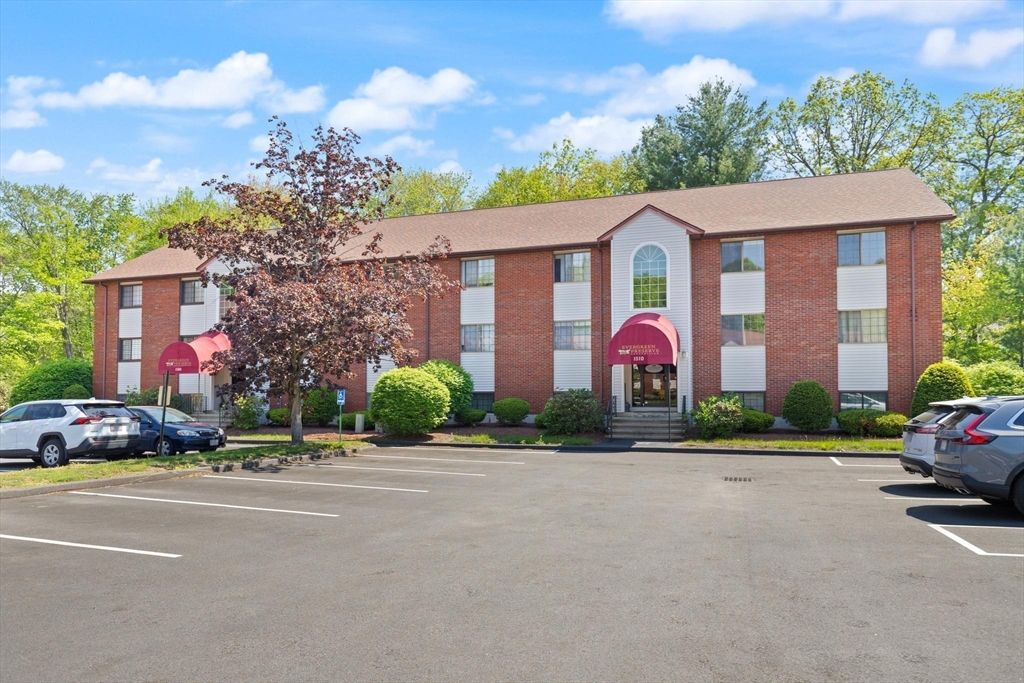 1510 Skyline Dr 12, Lowell, MA 01854