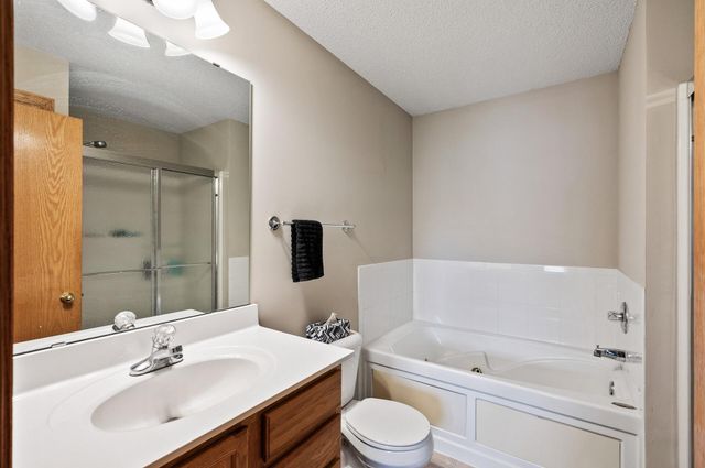 20060 Heritage Drive, Lakeville, MN 55044