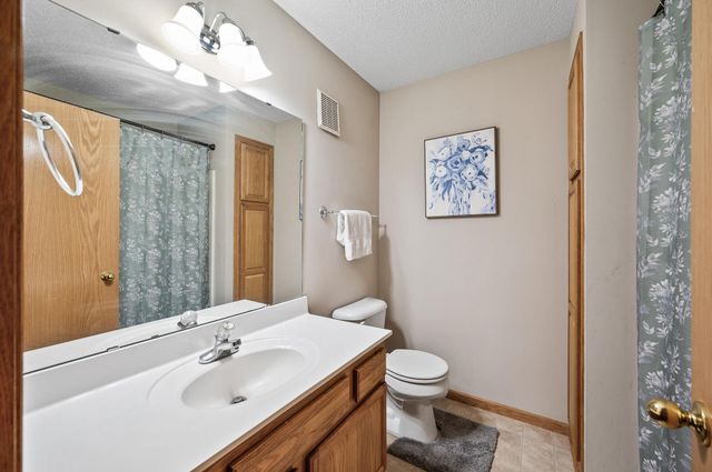 20060 Heritage Drive, Lakeville, MN 55044