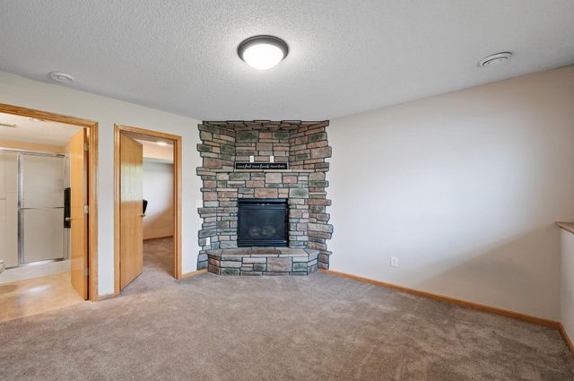 20060 Heritage Drive, Lakeville, MN 55044