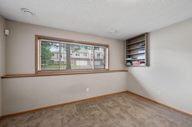 20060 Heritage Drive, Lakeville, MN 55044