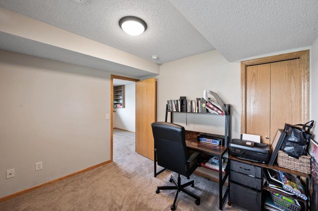 20060 Heritage Drive, Lakeville, MN 55044