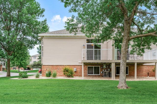 20060 Heritage Drive, Lakeville, MN 55044