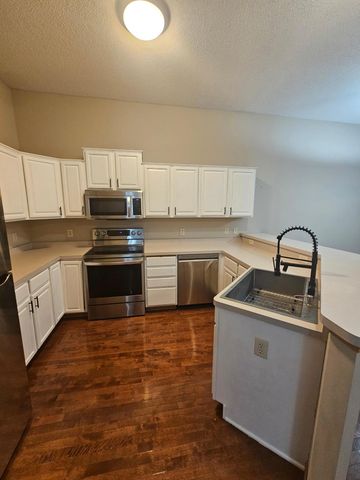 20060 Heritage Drive, Lakeville, MN 55044