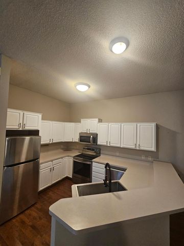 20060 Heritage Drive, Lakeville, MN 55044