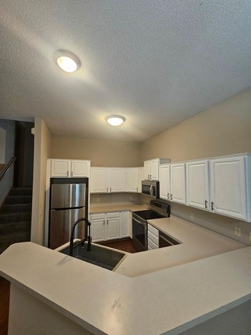 20060 Heritage Drive, Lakeville, MN 55044