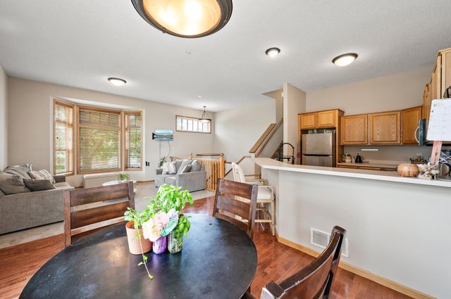 20060 Heritage Drive, Lakeville, MN 55044