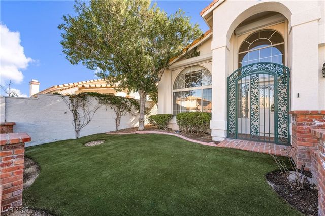 8705 Texas Bronco Avenue, Las Vegas, NV 89129