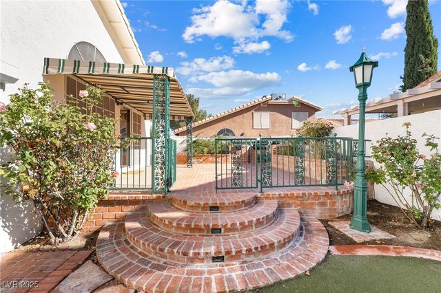 8705 Texas Bronco Avenue, Las Vegas, NV 89129