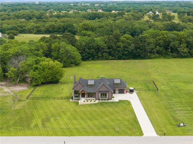 13405 Woodland Ranch Drive, Lone Jack, MO 64070
