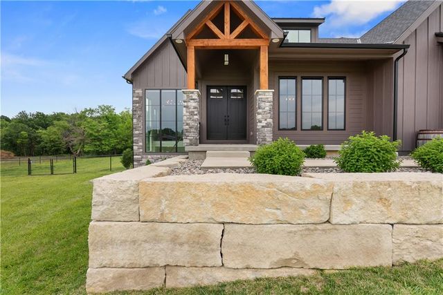 13405 Woodland Ranch Drive, Lone Jack, MO 64070