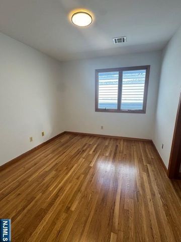 28 Rome Street, Newark, NJ 07105