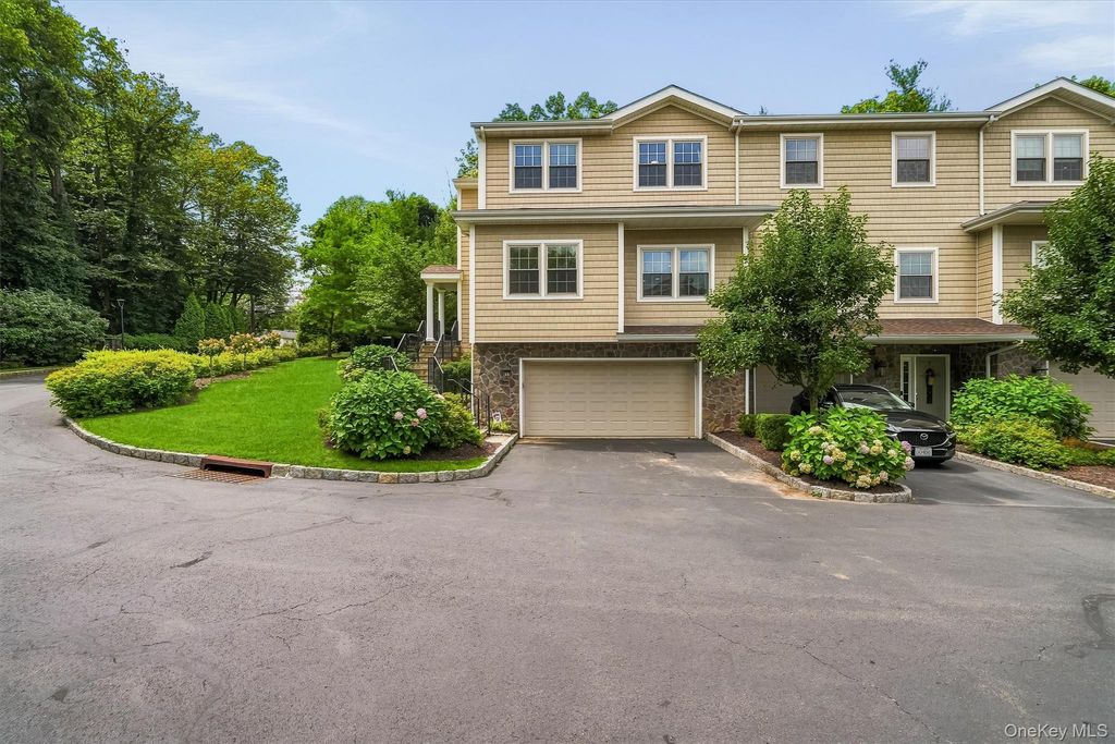 4 Preserve Court, White Plains, NY 10607 — photo 2