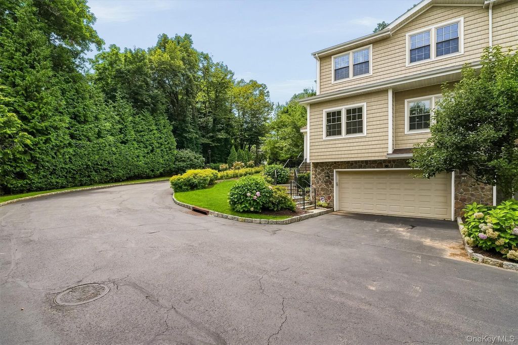 4 Preserve Court, White Plains, NY 10607 — photo 3