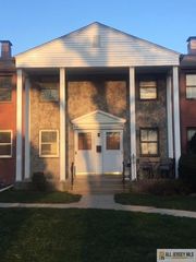 218 Newman Street 2513, Metuchen, NJ 08840