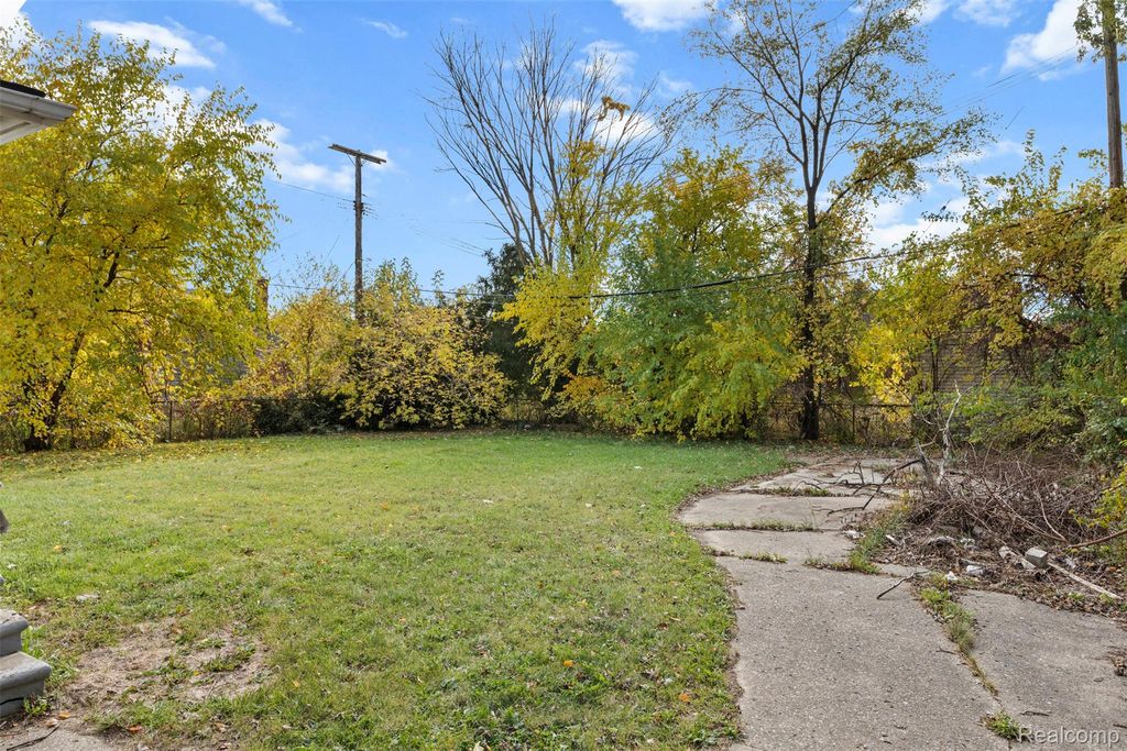 15082 Hazelridge Street, Detroit, MI 48205