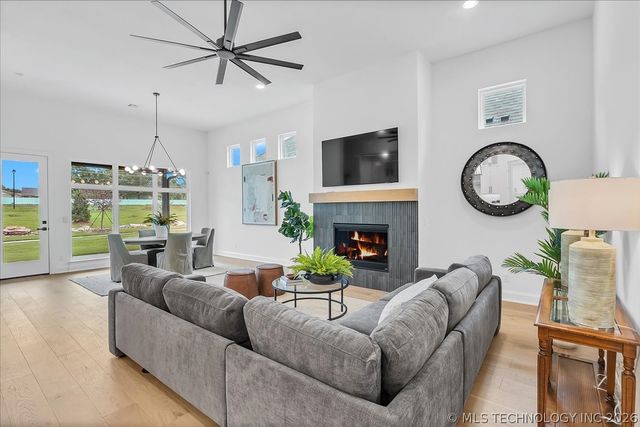 1223 N 71st Place, Broken Arrow, OK 74014