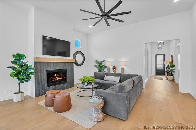 1223 N 71st Place, Broken Arrow, OK 74014
